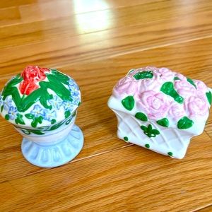 NWOT Papel giftware hand painted salt and pepper shakers